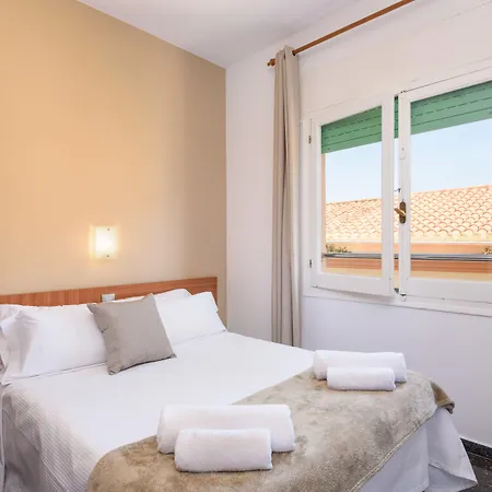 Jume - Urban 4* ماهون