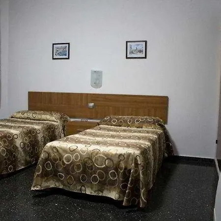 Jume - Urban 4* ماهون